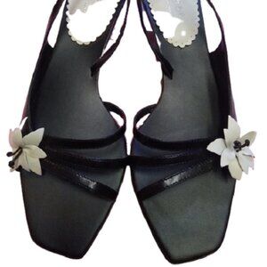 AXCESS Aries Sandals,  Black with Ivory flowers,  Size 8.5 M